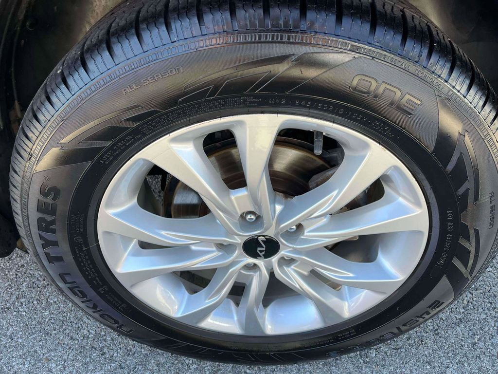 2022 Kia Telluride LX photo 35