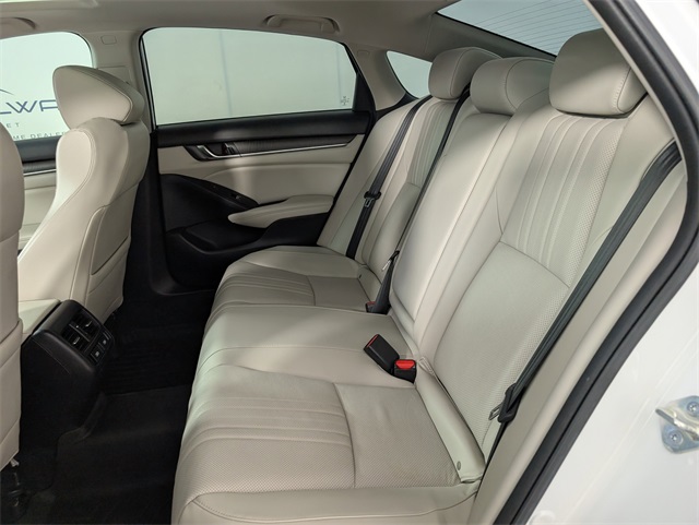 2022 Honda Accord Touring 2.0T photo 10