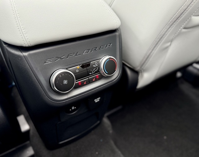 2025 Ford Explorer Platinum photo 29