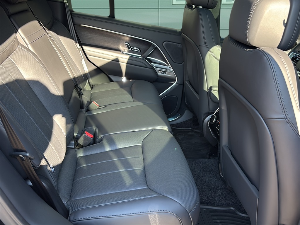 2025 Land Rover Range Rover SE photo 15