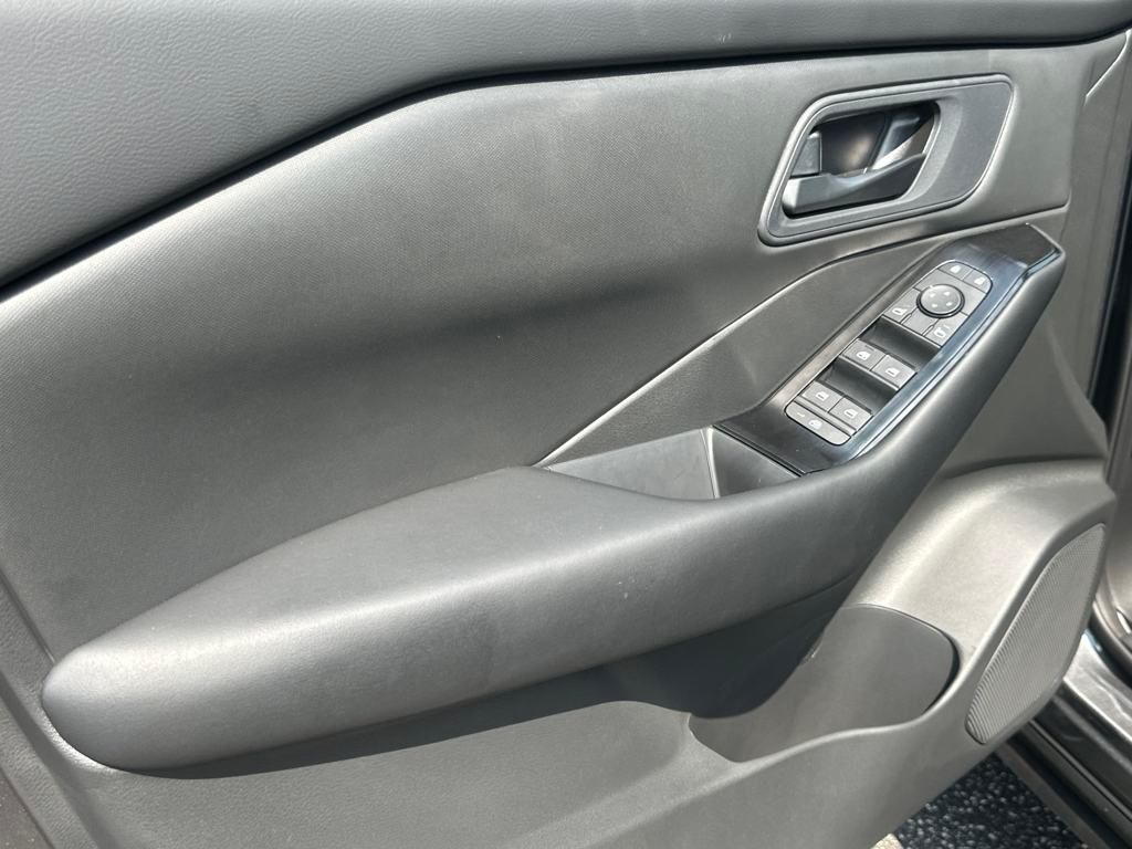 2026 Nissan Rogue S photo 10