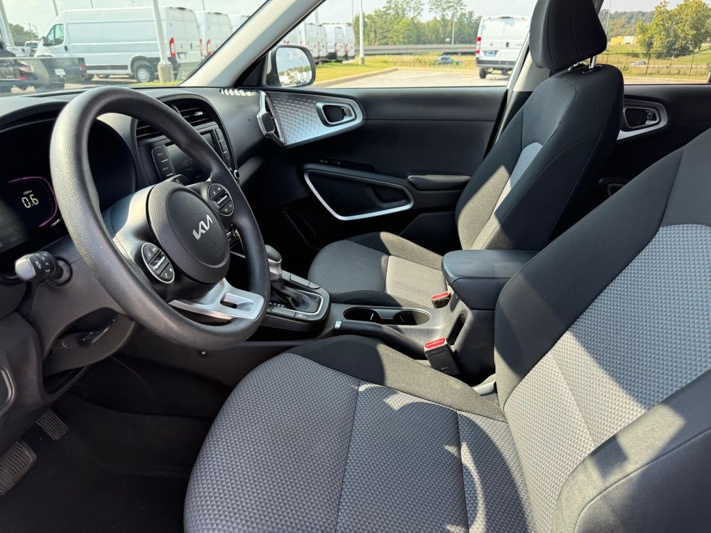 2023 Kia Soul LX photo 9