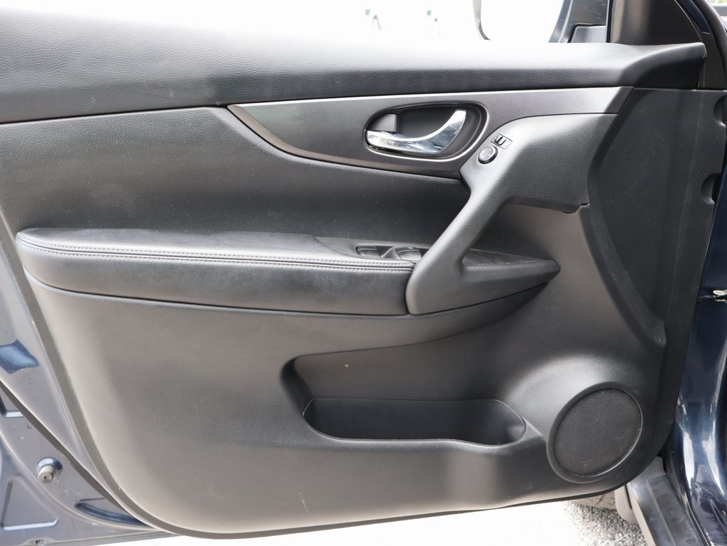 2016 Nissan Rogue S photo 20