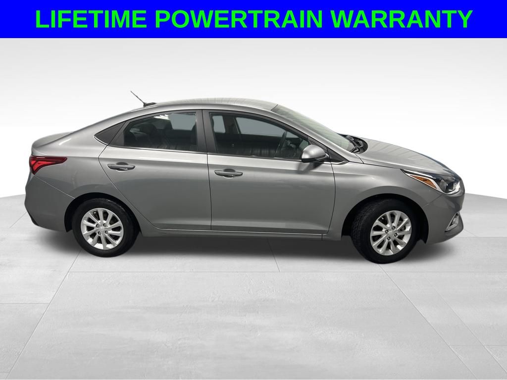 2022 Hyundai Accent SEL photo 2