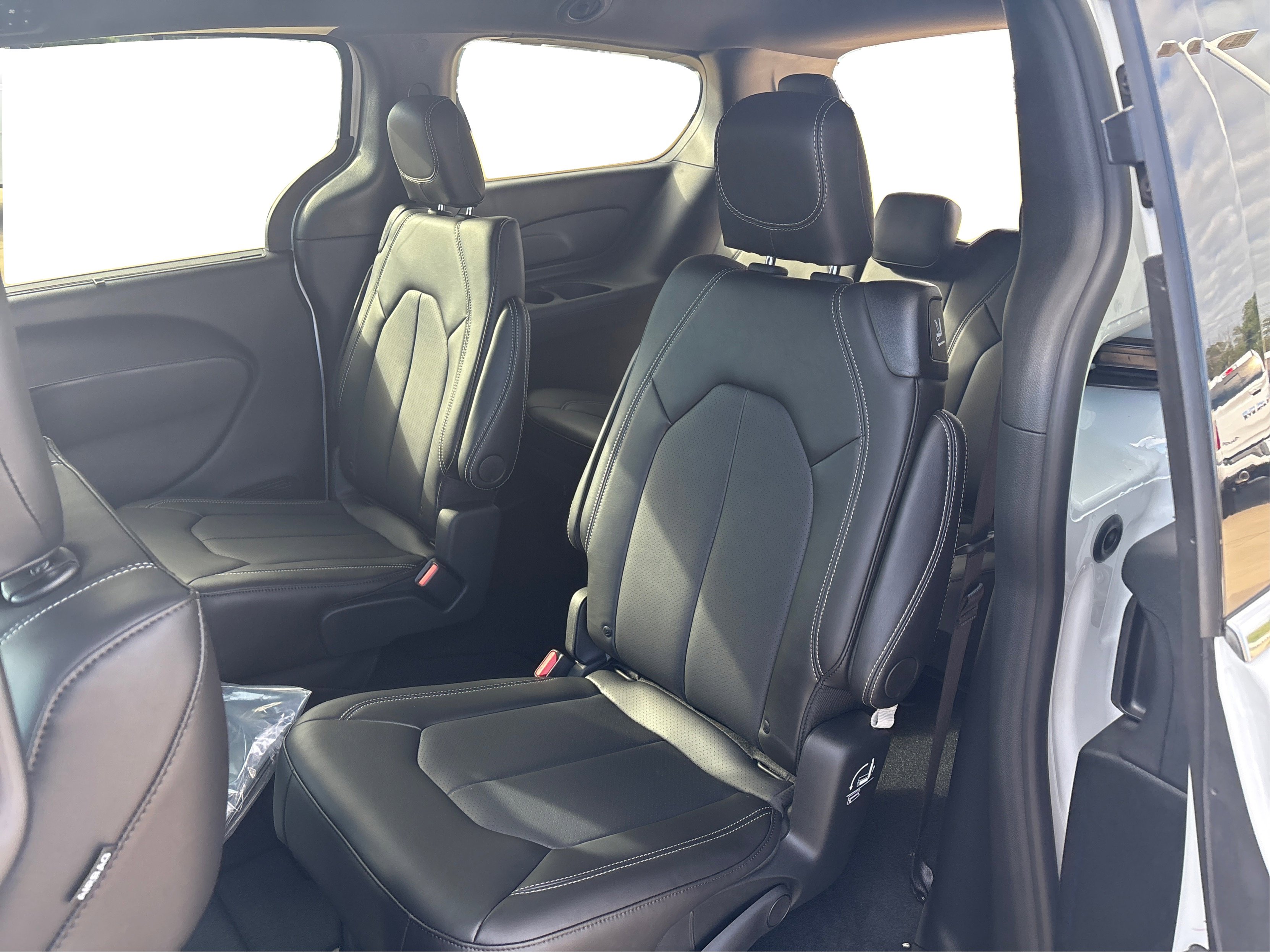2026 Chrysler Pacifica photo 10