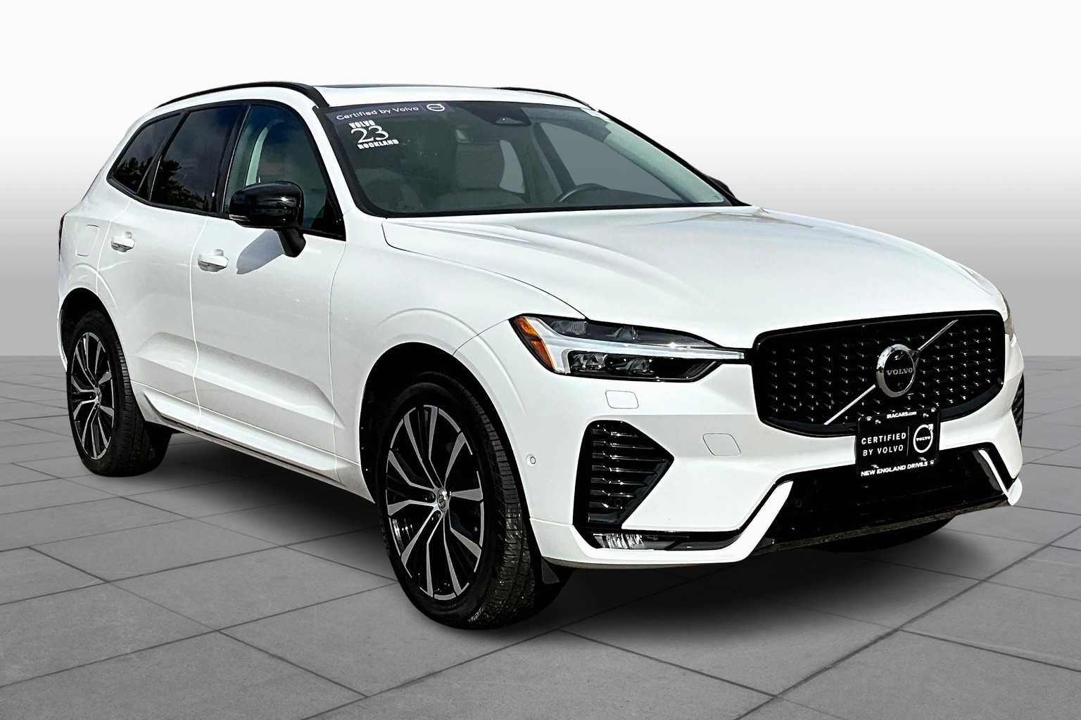 2023 Volvo XC60 Plus photo 2