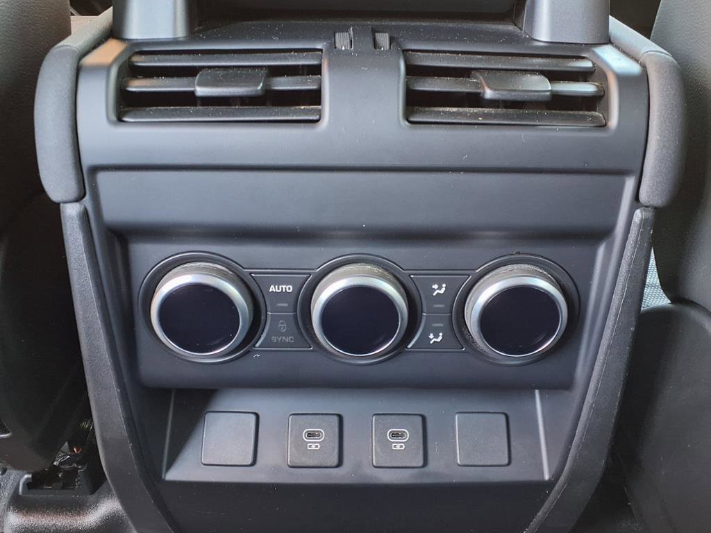 2023 Land Rover Defender X-Dynamic SE photo 7