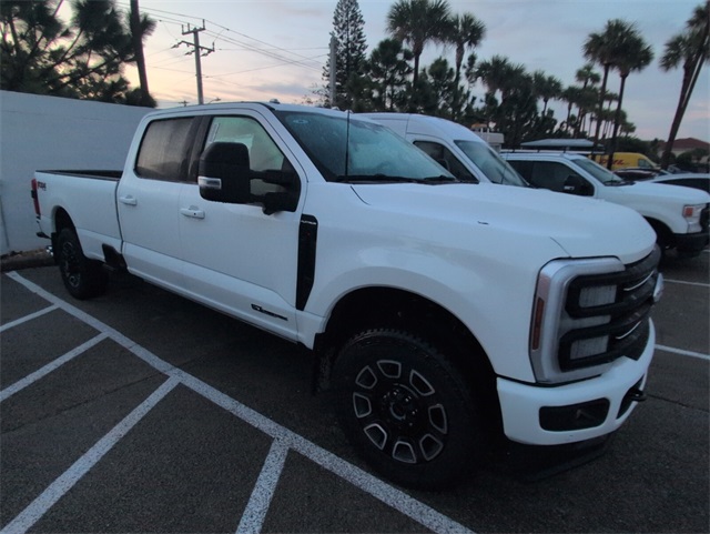 2025 Ford F-250 Platinum photo 2
