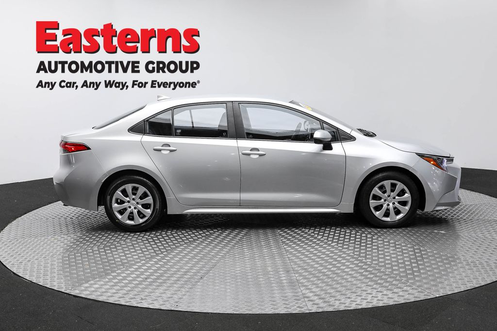 2021 Toyota Corolla LE photo 4