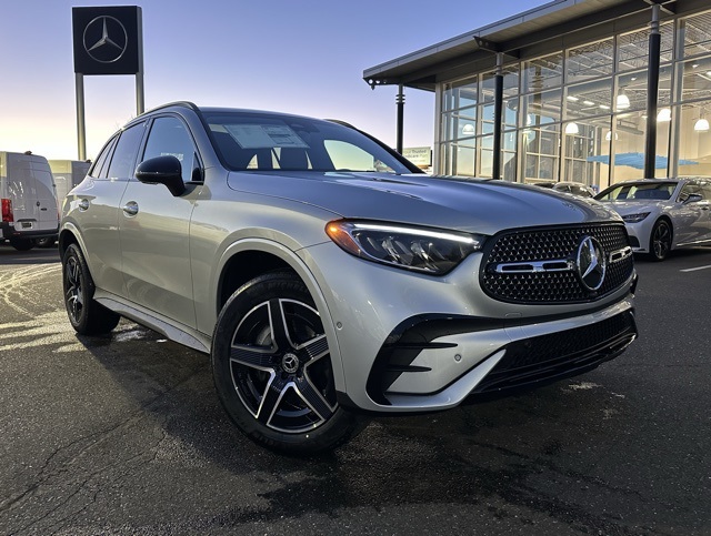 2026 Mercedes-Benz GLC Base's photo