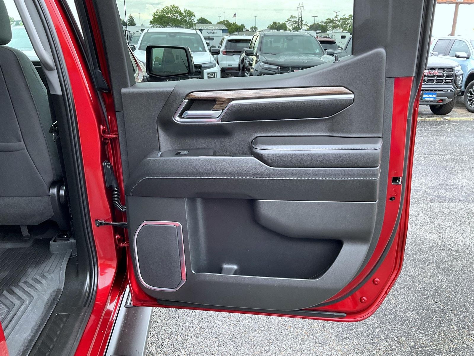 2023 Chevrolet Silverado 1500 RST photo 17