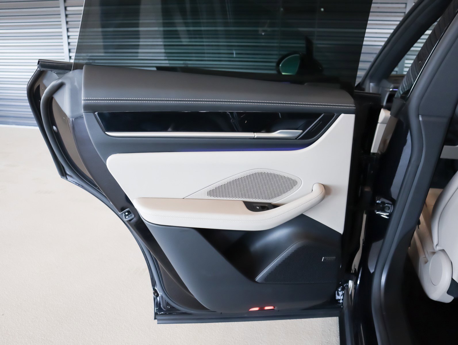 2025 Porsche Macan Electric photo 26