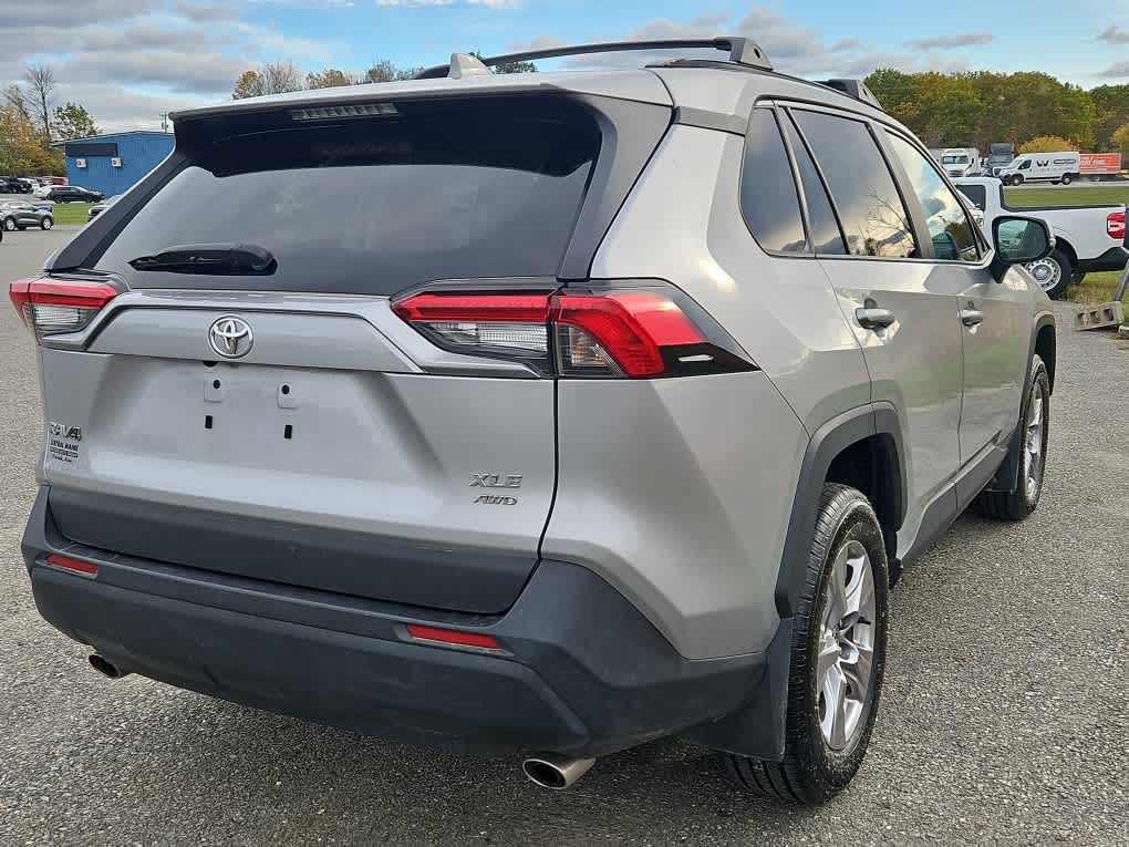 2022 Toyota RAV4 XLE photo 4