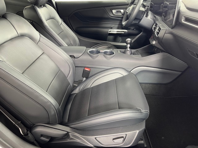 2025 Ford Mustang GT Premium photo 18