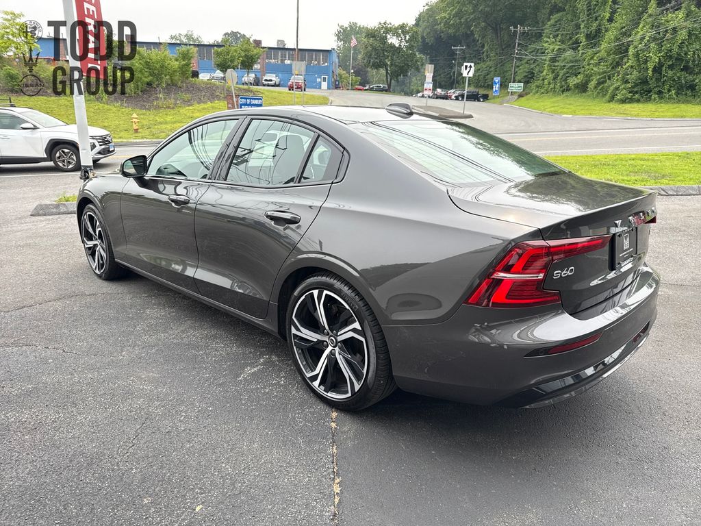 2025 Volvo S60 B5 AWD Core photo 3