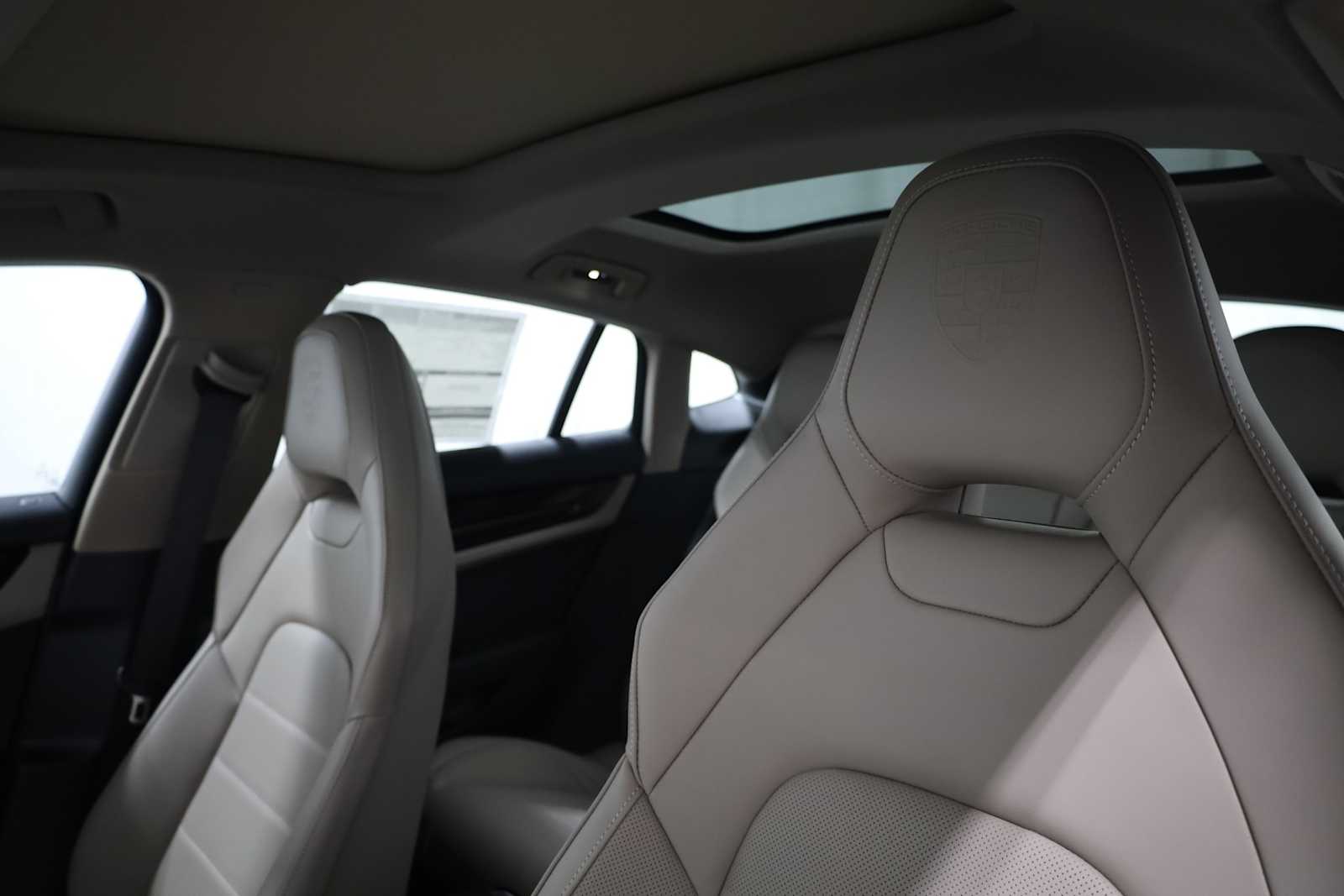 2025 Porsche Panamera 4 photo 16