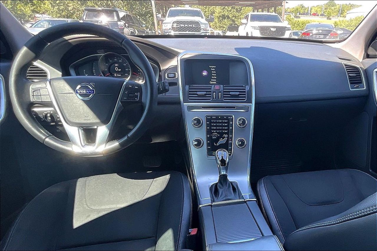 2017 Volvo XC60 T5 photo 5