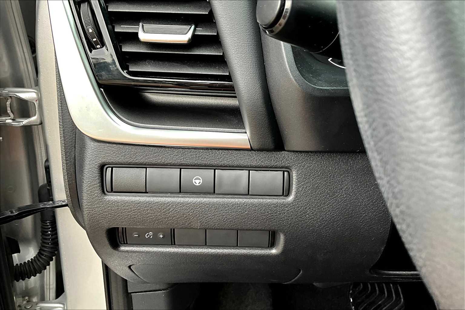 2022 Nissan Rogue SV photo 28