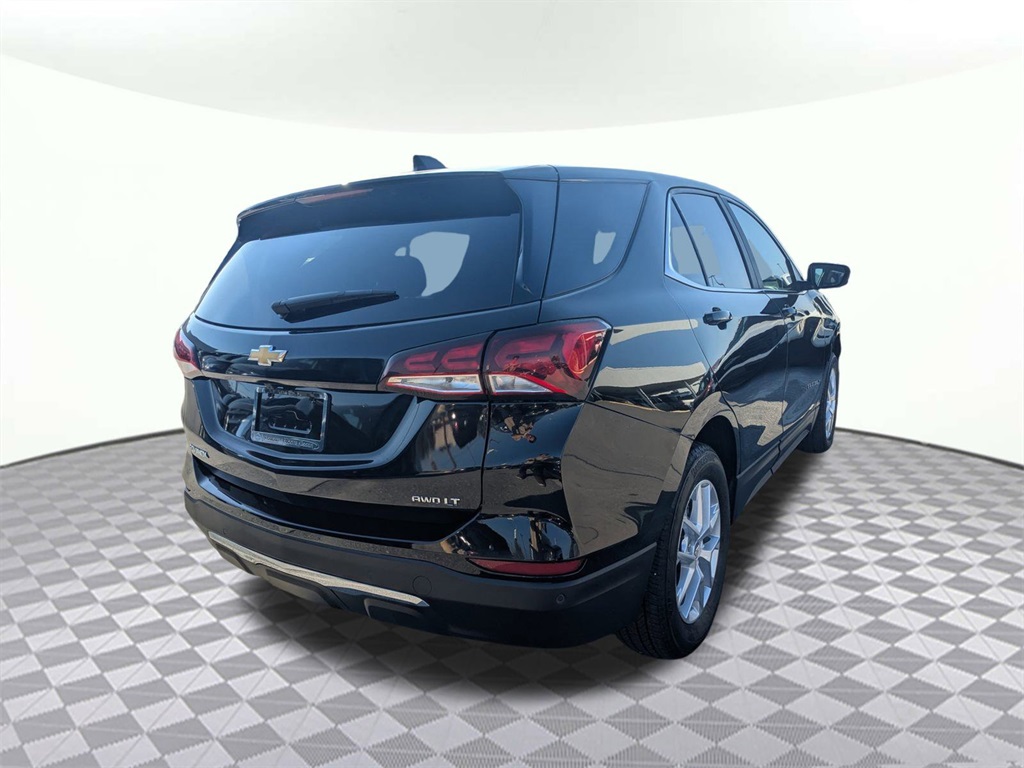 2024 Chevrolet Equinox LT photo 3
