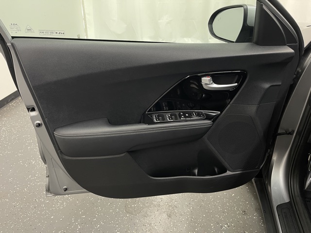 2022 Kia Niro Plug-In Hybrid LXS photo 8