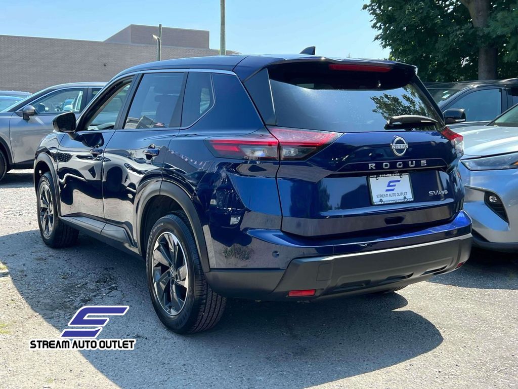 2024 Nissan Rogue SV photo 4