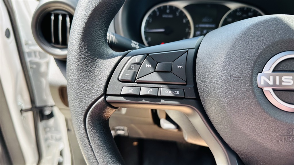 2025 Nissan Kicks Play S photo 15