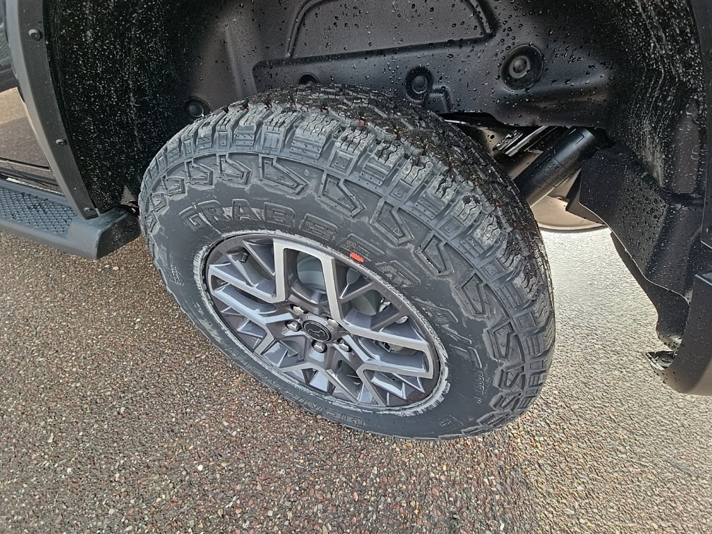 2025 Jeep Wrangler Sahara photo 17