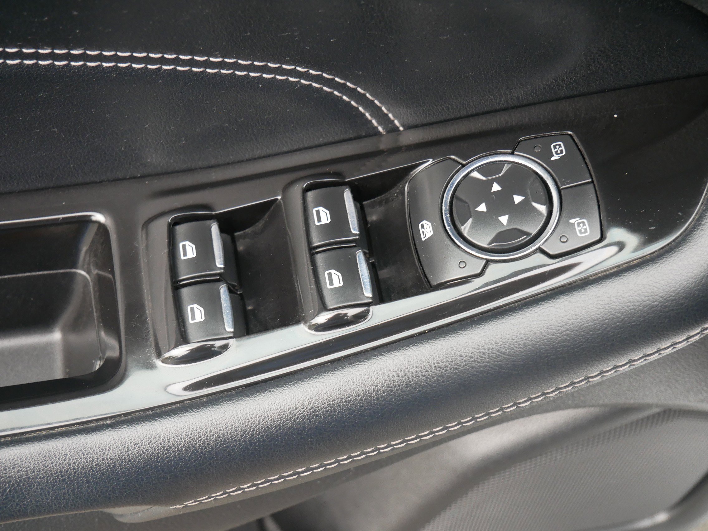 2016 Ford Edge Titanium photo 17
