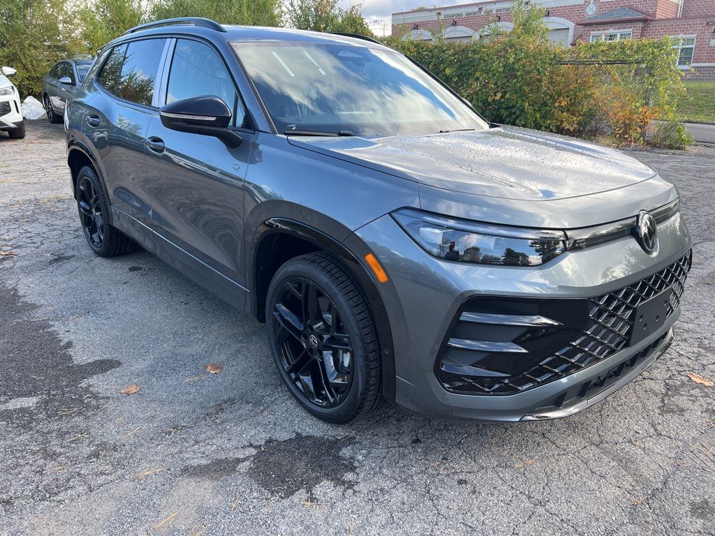 2026 Volkswagen Tiguan SE R-Line Black photo 3