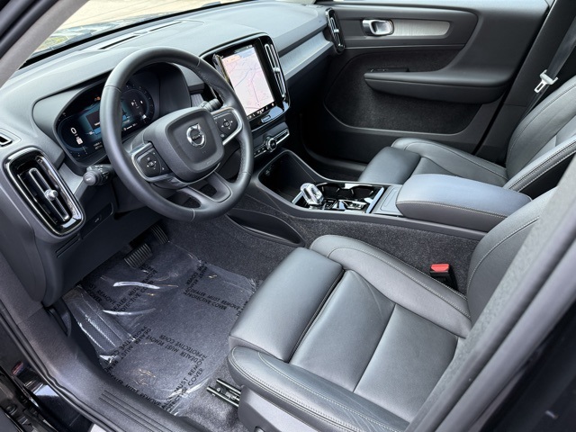 2025 Volvo XC40 Plus photo 10