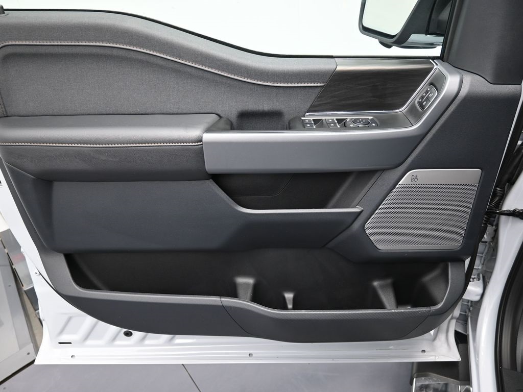 2025 Ford F-150 Lariat photo 9