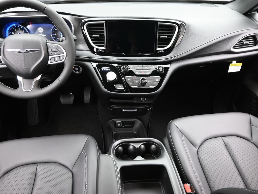 2026 Chrysler Pacifica photo 14