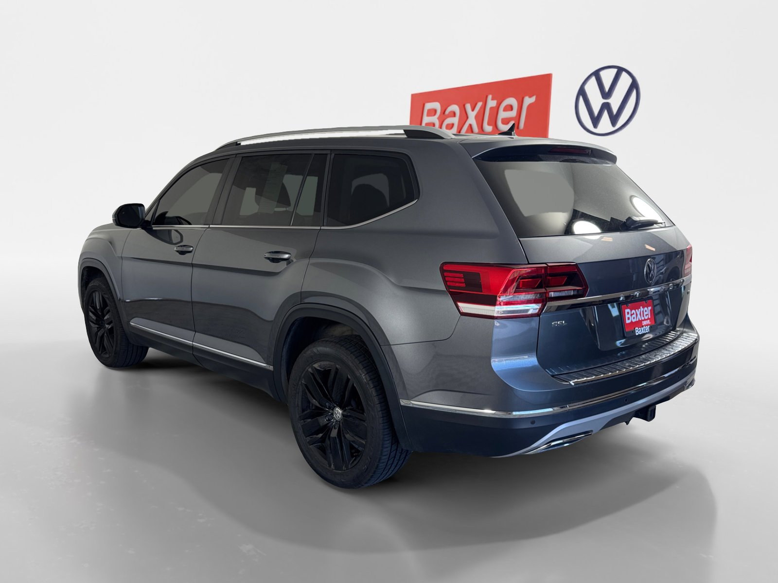 2018 Volkswagen Atlas V6 SEL photo 2