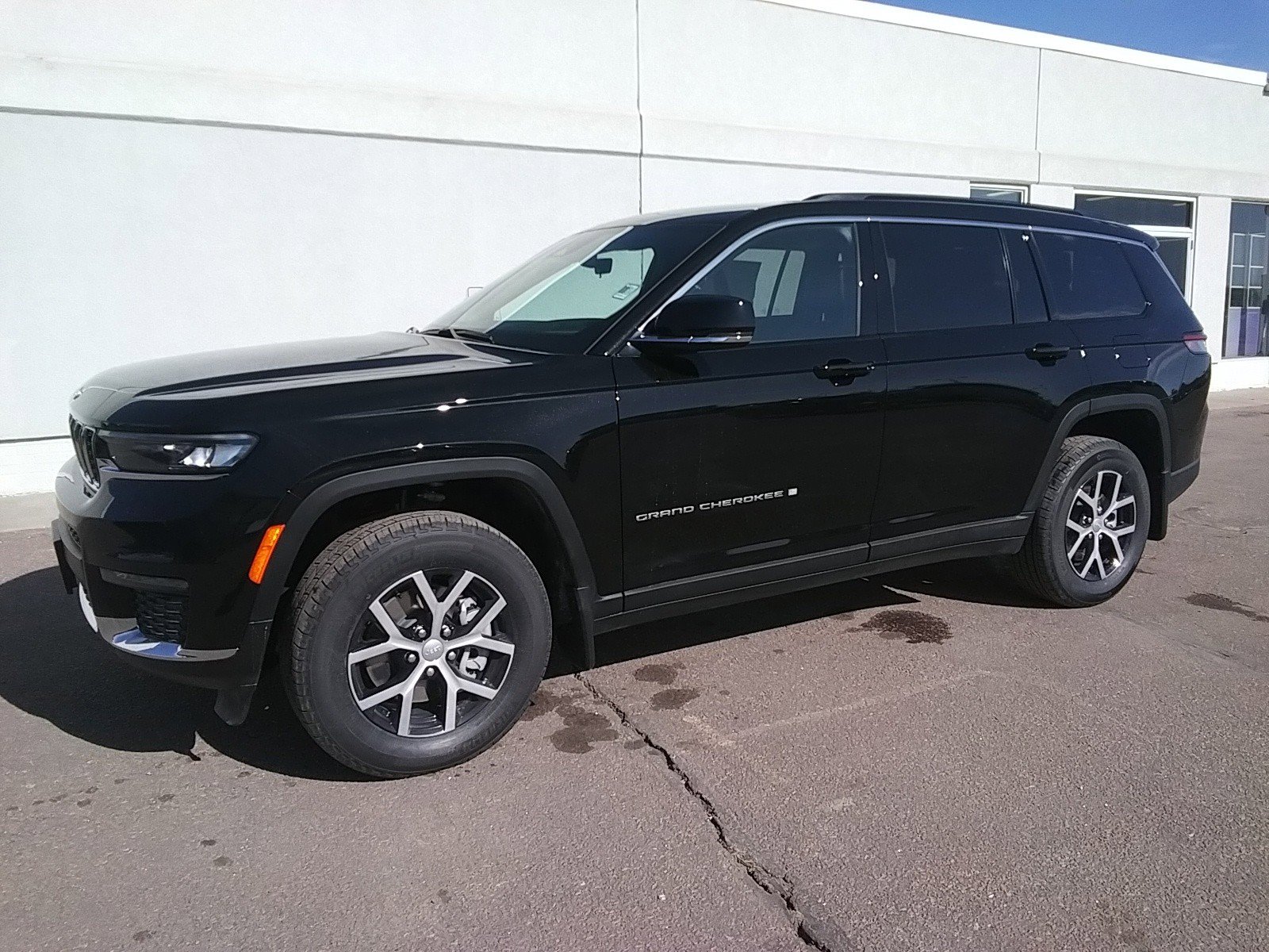 2025 Jeep Grand Cherokee L photo 2
