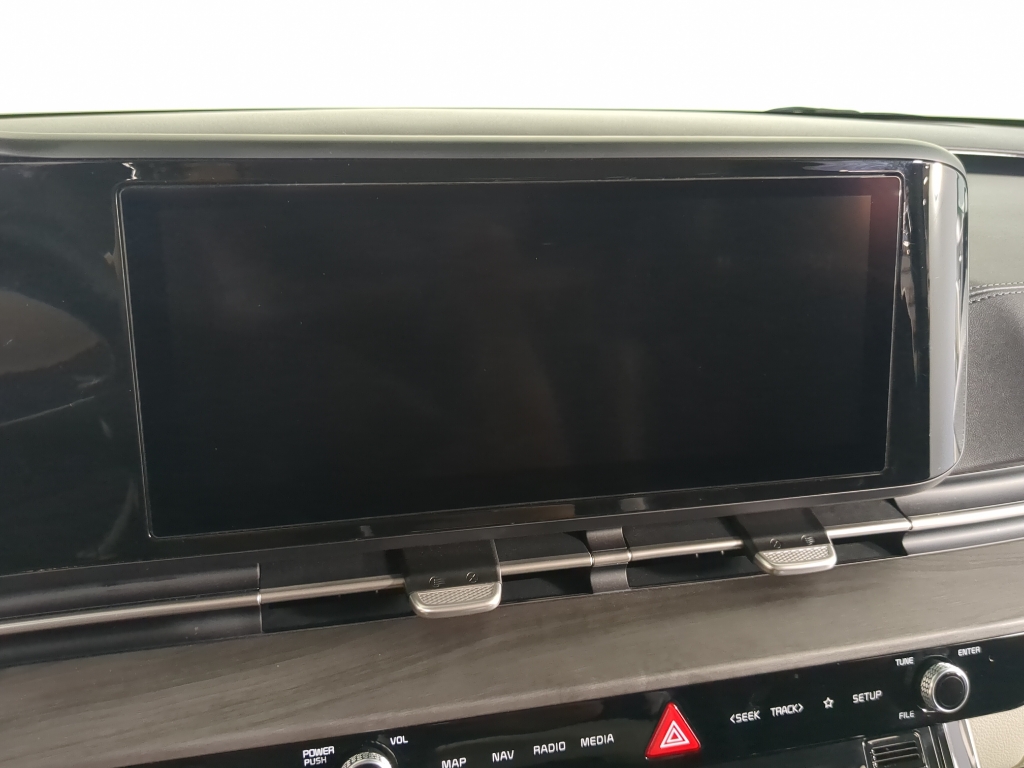 2024 Kia Carnival EX photo 23