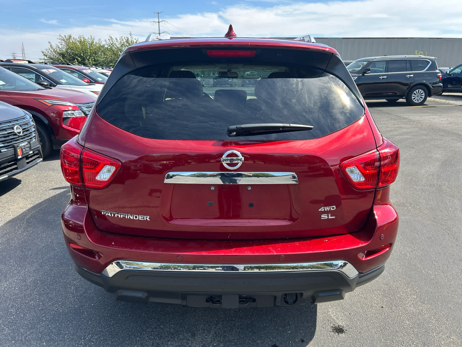 2019 Nissan Pathfinder SL photo 3