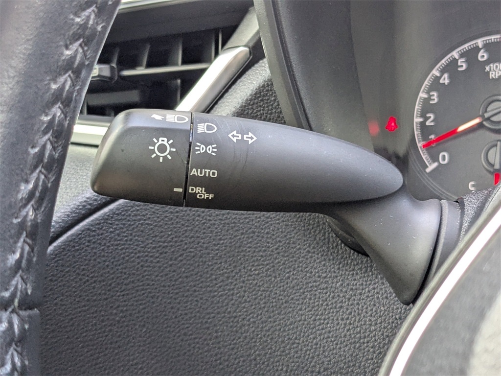 2022 Toyota Corolla Cross LE photo 25