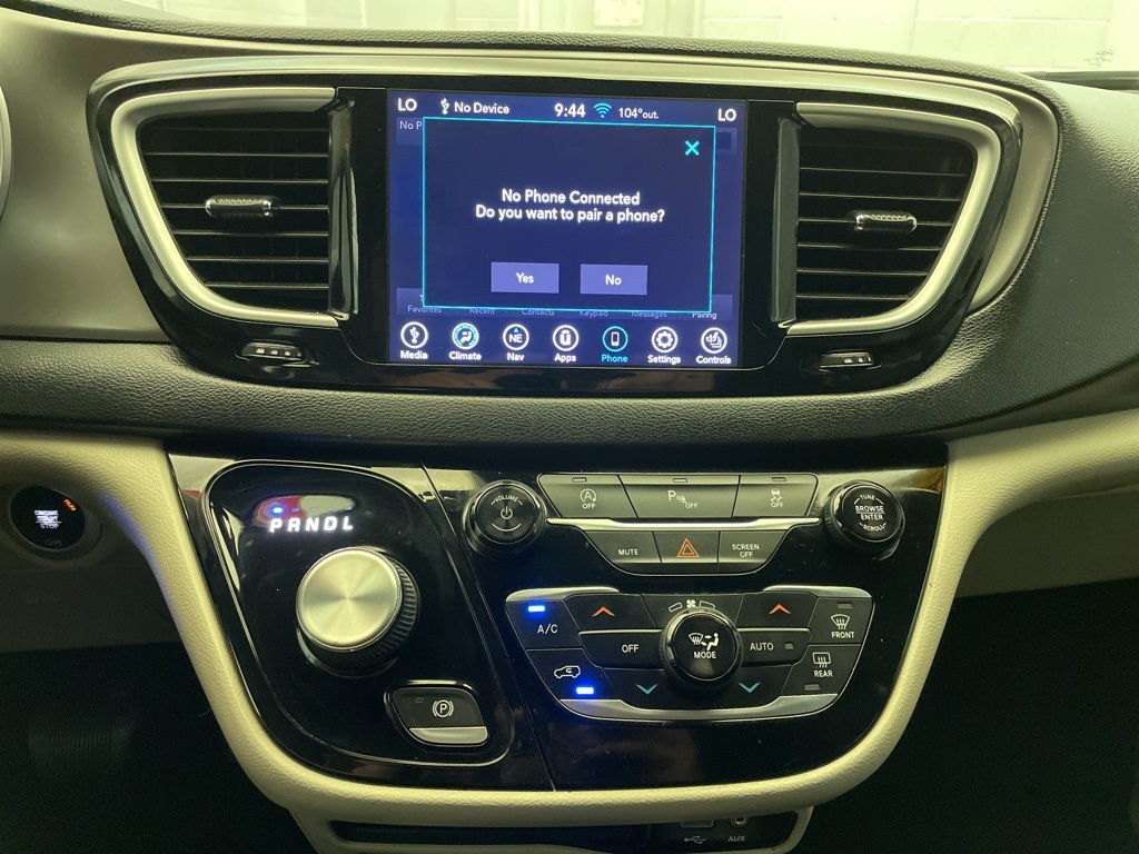 2020 Chrysler Pacifica Touring L photo 11