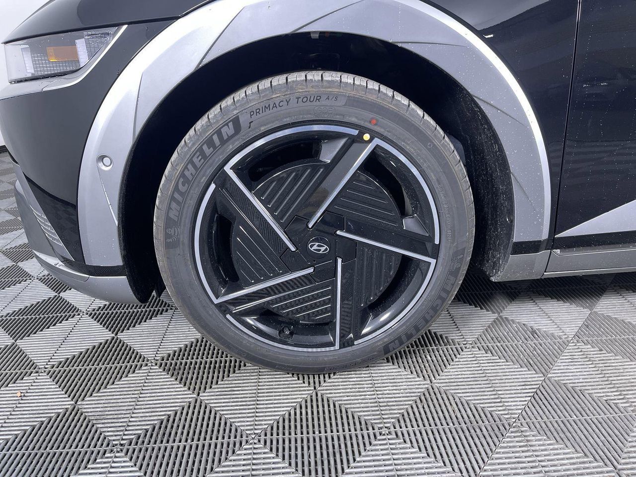 2025 Hyundai Ioniq 5 Limited photo 9