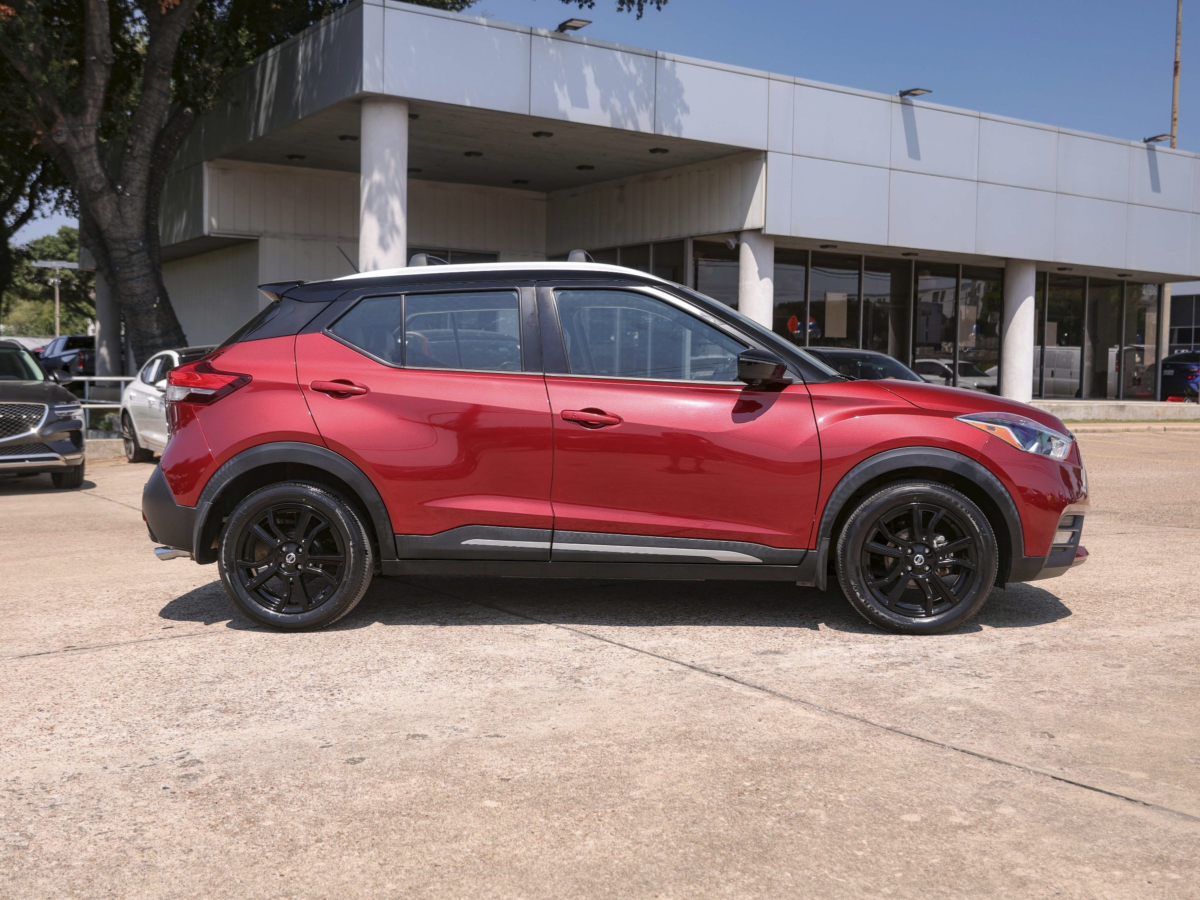 2020 Nissan Kicks SR photo 3