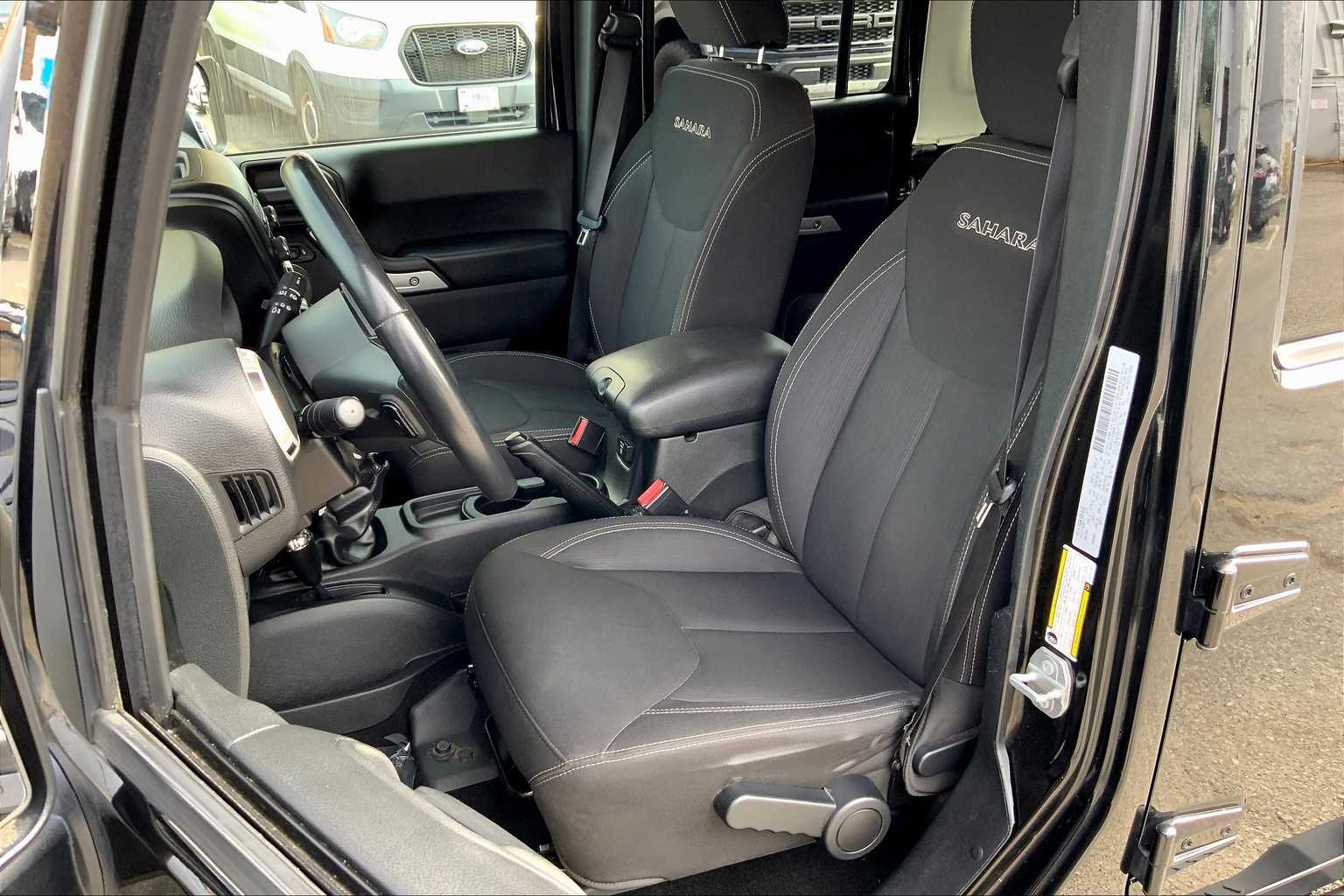 2016 Jeep Wrangler Unlimited Sahara photo 7