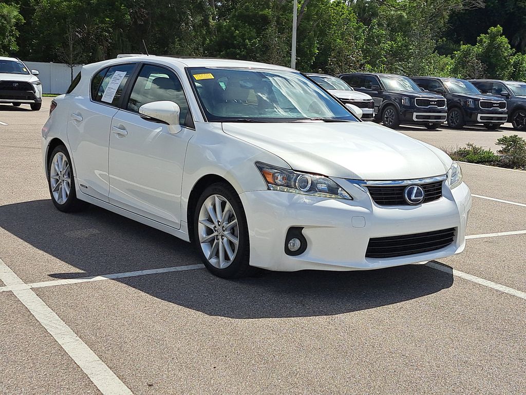 2013 Lexus CT 200h photo 2