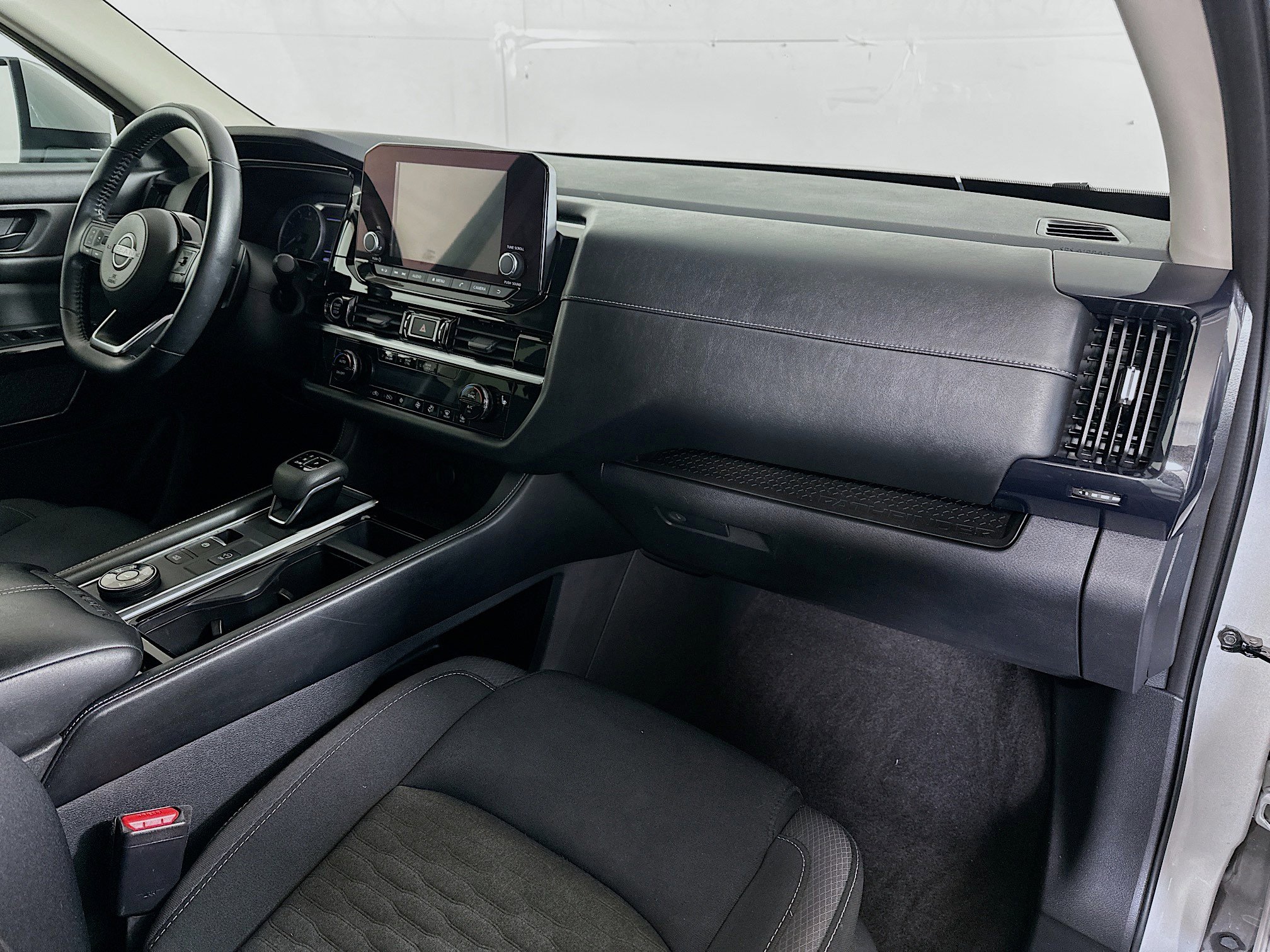 2023 Nissan Pathfinder SV photo 28