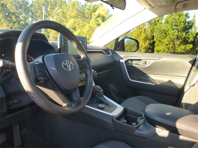 2021 Toyota RAV4 Hybrid XLE photo 13