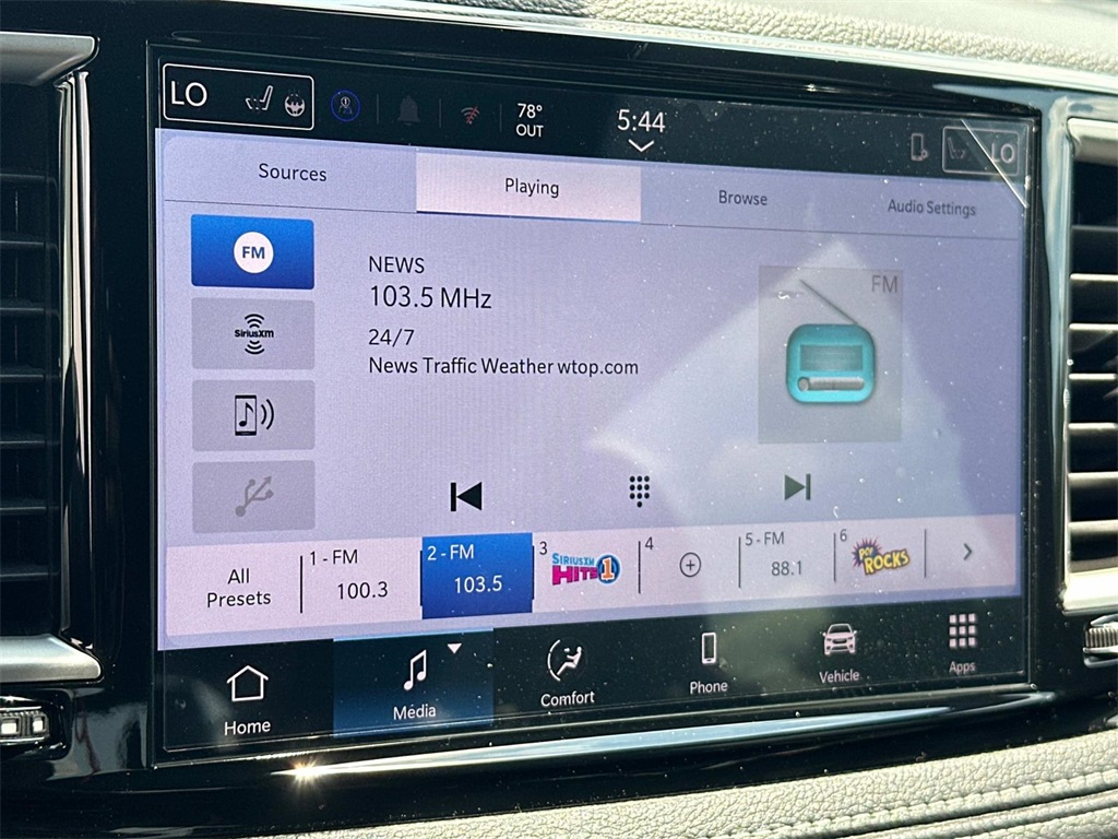 2025 Chrysler Pacifica photo 3