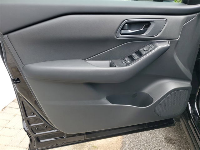 2025 Nissan Rogue S photo 14