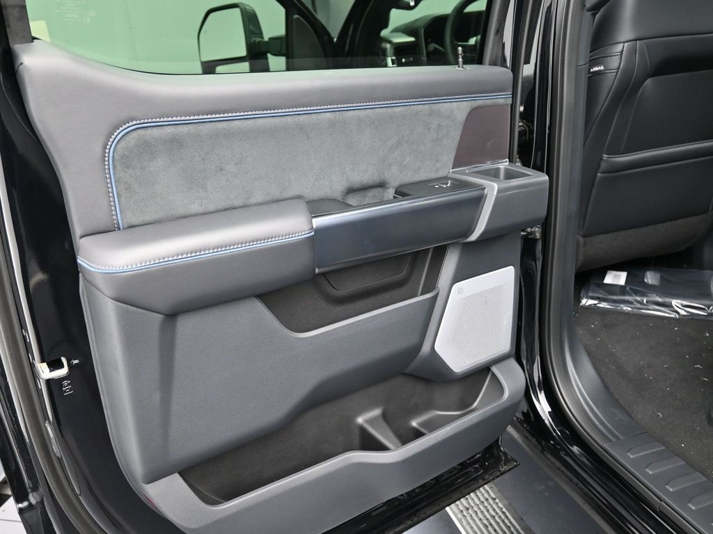 2026 Ford F-350 Platinum photo 21