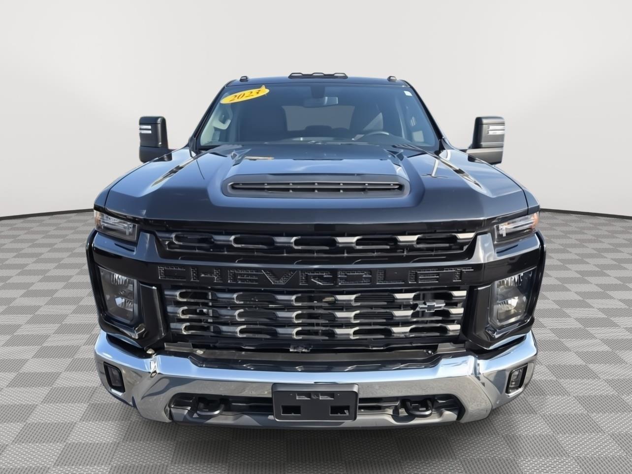 2023 Chevrolet Silverado 2500HD Custom photo 2