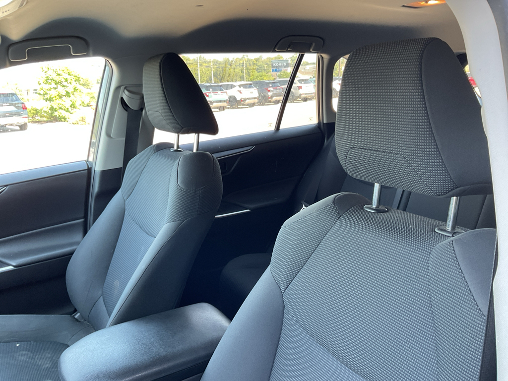 2019 Toyota RAV4 LE photo 13