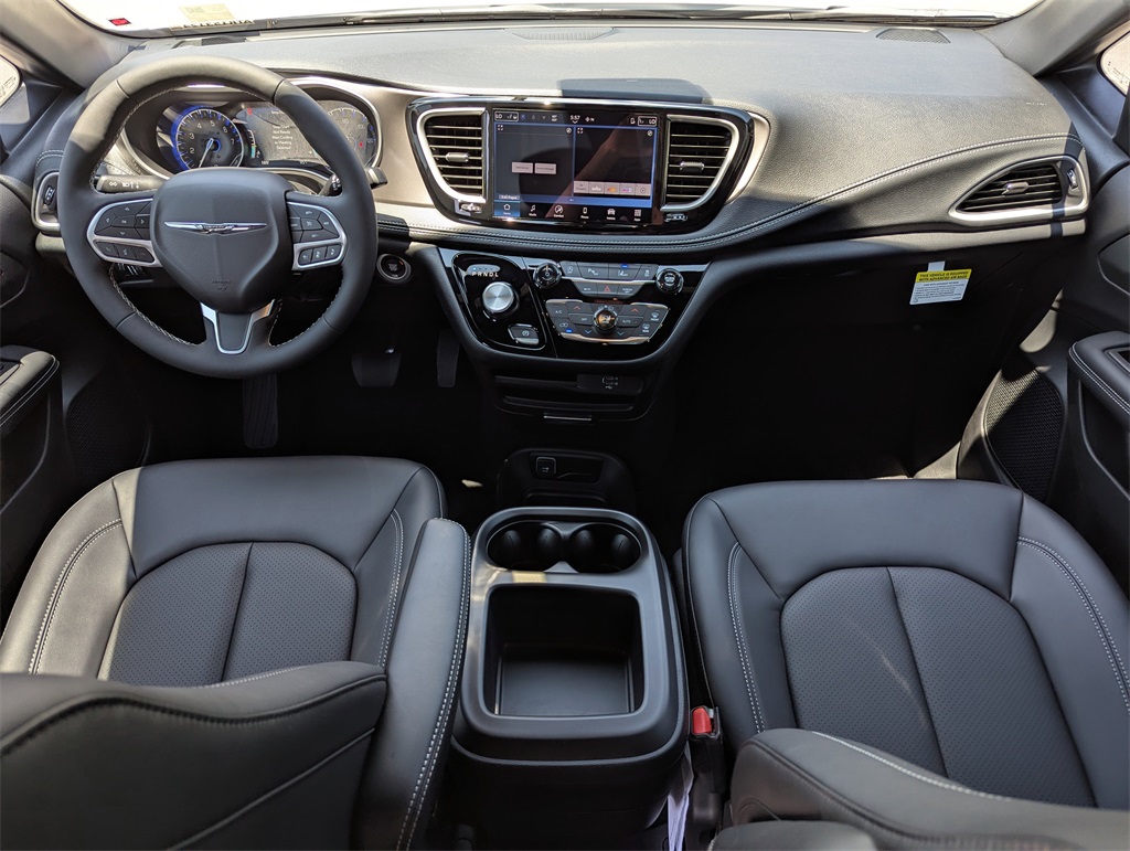 2026 Chrysler Pacifica photo 14